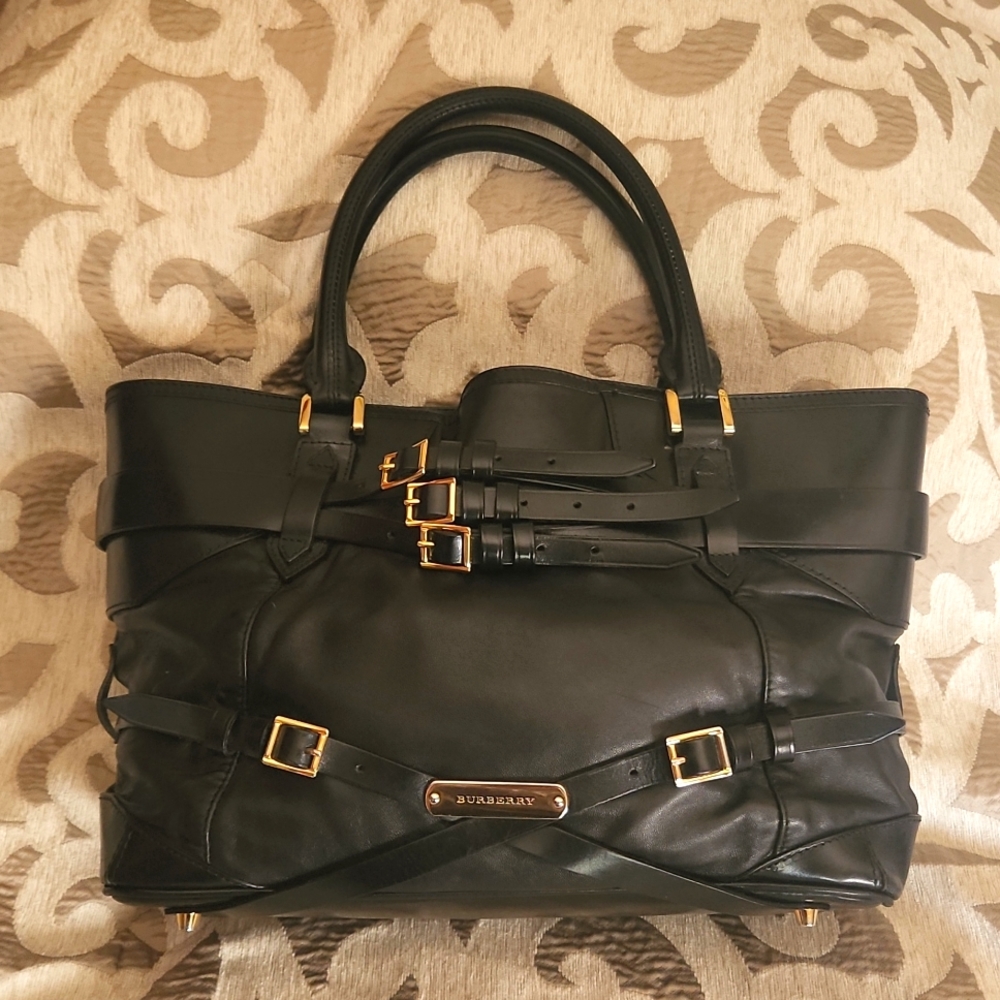 Burberry Lynher Medium Leather tote